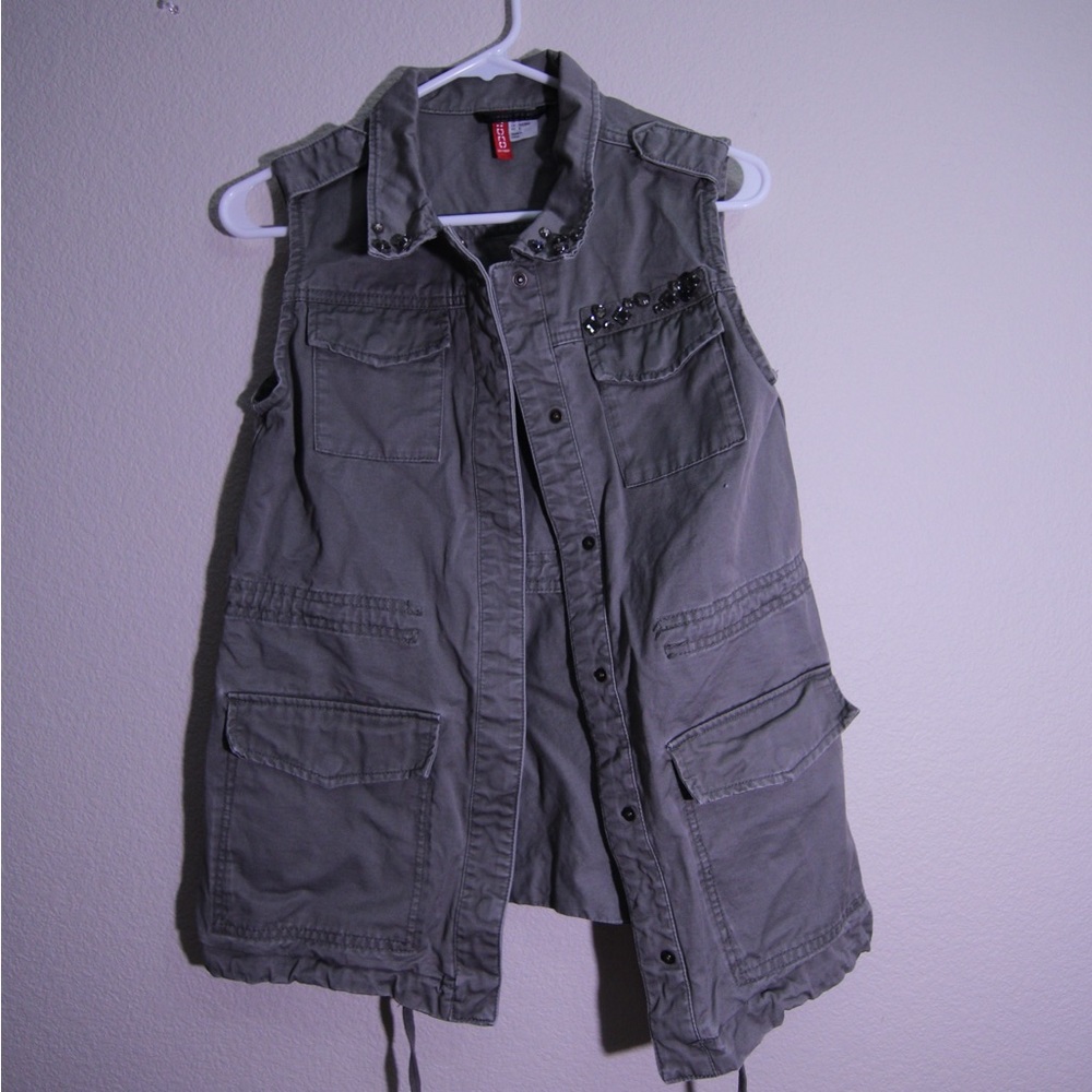 Divided, dark green vest, size: 6